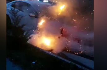 Bakıda avtomobil yanıb - VİDEO