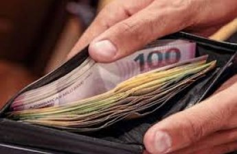 Pulqabınıza bunları qoymayın - Kasıblaya bilərsiniz