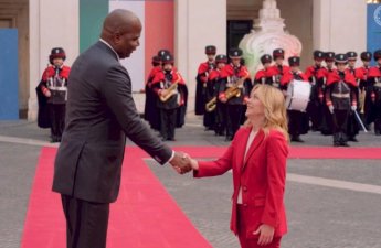 “Div”lə salamlaşan bəstəboy Baş nazir - VİDEO