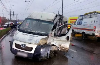 В России более 20 человек пострадали в тяжелом ДТП