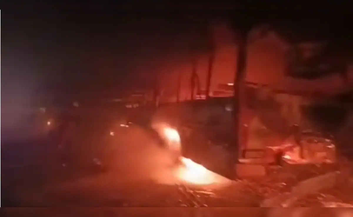 В Индии столкнулись 8 автобусов и 12 автомобилей: число погибших в ДТП увеличилось до 15-ОБНОВЛЕНО-ВИДЕО