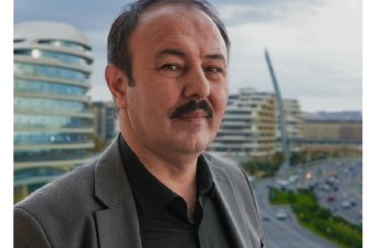 “Bizim gözümüzü, könlümüzü, beynimizi Qum tutmayıb, Kreml heç tutmayıb, Soros da tutmayıb”