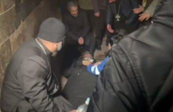 Армянский священник перенес инфаркт на фоне столкновений в Эчмиадзине