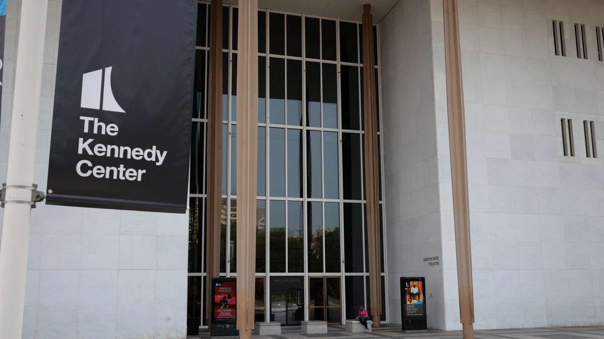 Vaşinqtondakı Kennedi Mərkəzinə Trampın adı əlavə edildi