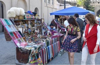 Azərbaycana gələn əcnəbilərin sayı azaldı