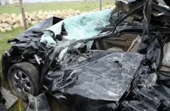 В Газахе автомобиль врезался в ограждение, есть погибший