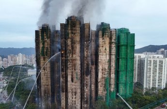 Число жертв пожара в Гонконге достигло 161