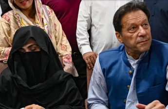 Экс-премьер Пакистана Имран Хан и его жена приговорены к 17 годам