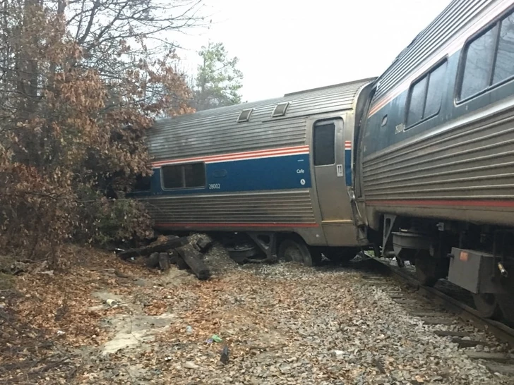 В Нью-Джерси 17 человек пострадали в результате столкновения двух поездов