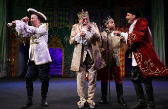 Gənc Tamaşaçılar Teatrında “Büllur başmaq” tamaşasının premyerası baş tutub - FOTO