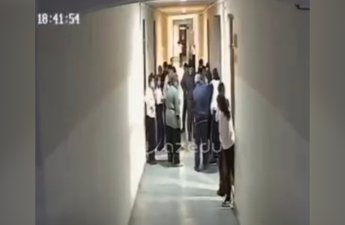 Boğazında çörək qalan şagirdi belə xilas etdilər - Anbaan görüntülər