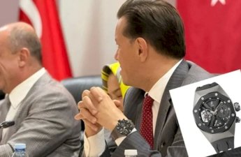 Deputat iclasa 214 min dollarlıq saatla gəldi - FOTO