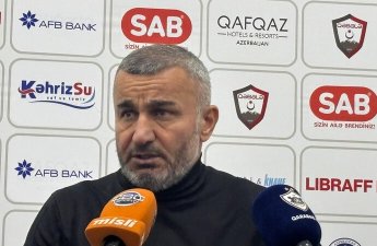 Qurban Qurbanov: “Bəzi təkliflərdən sonra futbolçuların başı gedir, belə olmaz”