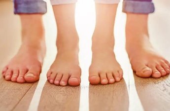 Ayaq göbələyi necə keçir? Ayaq göbələyinə nə kömək edir?