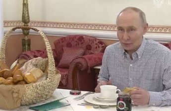 Putinə “pirojki” göndərdilər - VİDEO