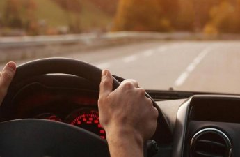 Avtomobili etibarnamə ilə idarə edənlərin NƏZƏRİNƏ