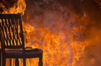 Bakıda kişi evdə yanaraq öldü