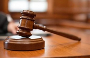 Tanışına söyüş üstündə dəmir parçası ilə xəsarət yetirən “moyşik”in cəzası azaldıldı