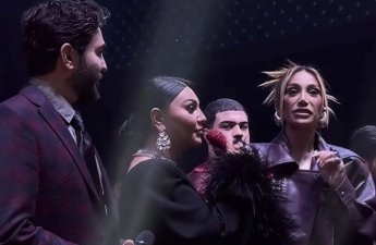 Röya ad günü olan müğənnini səhnədən qovdu - VİDEO