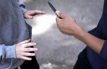 Gəncədə 15 yaşlı oğlan bıçaqlandı