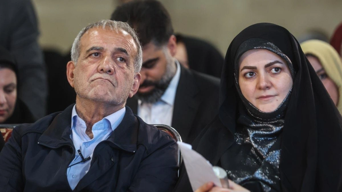 Pezeşkianın qızı Bakıda Azərbaycan dilində şeir oxuyub