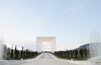 İlham Əliyev Xankəndidə Zəfər parkının açılışında iştirak edib