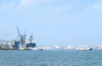 В результате ударов РФ по порту Южный произошла утечка масла в Черное море