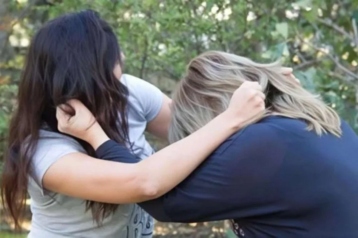 Çay hazırlamaq üstündə dava: Qubada gəlin qayınanasının başını divara çırpdı