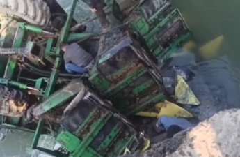 Sabirabadda körpü uçdu, kombayn sürücüsü öldü