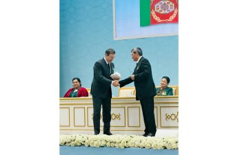 Sərdar Berdiməhəmmədov Azərbaycan səfirini təltif edib - FOTO