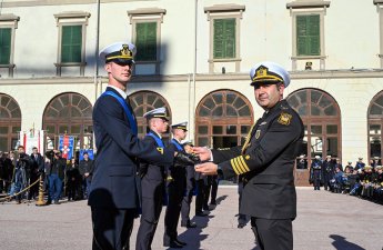 İtaliyadan olan məzuna Azərbaycan HDQ-nin “Dənizçi kortiki” hədiyyə olunub - VİDEO