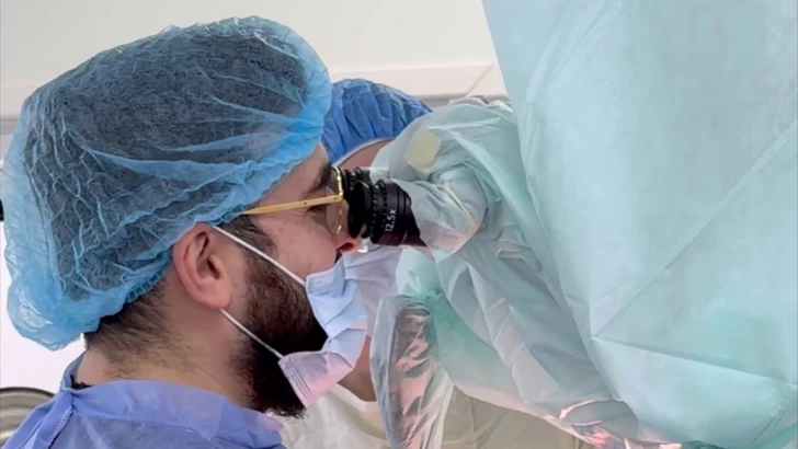 Молодой азербайджанский нейрохирург успешно провел уникальную операцию на головном мозге-ФОТО