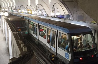 Le Parisien: Неизвестный напал на женщин с ножом в метро Парижа