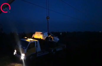 Toya gedirdilər, avtomobilləri kanala düşdü - Ölən və yaralananlar var