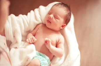 15 yaşlı qız avtobusda doğdu