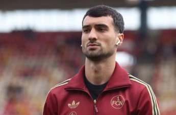 Mahir Emreli sevgilisi ilə... - FOTO