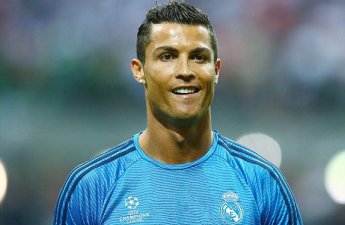 Ronaldoya qırmızı vərəqə göstərən hakim belə cəzalandırılıb