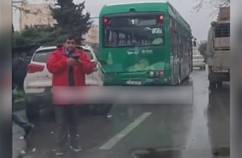 В Баку столкнулись маршрутные автобусы - ВИДЕО