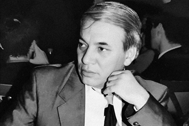 Şair Nüsrət Kəsəmənlinin doğum günüdür