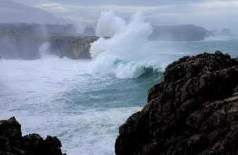 В Испании в результате шторма погибли два человека
