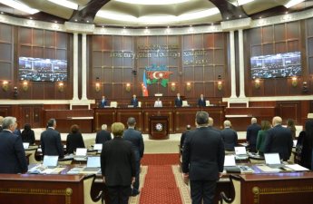 Deputatlar tətilə getdi