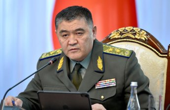 В Кыргызстане глава Госкомитета отчитал китайца за незнание местного языка-ВИДЕО