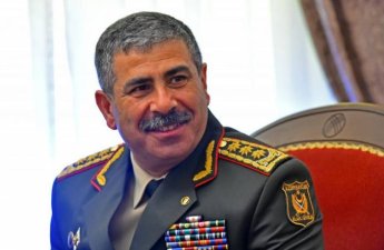 Закир Гасанов поздравил личный состав Армии