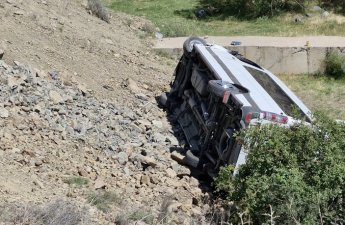 Lerikə gedən mikroavtobus qəzaya düşdü - Xəsarət alanlar var