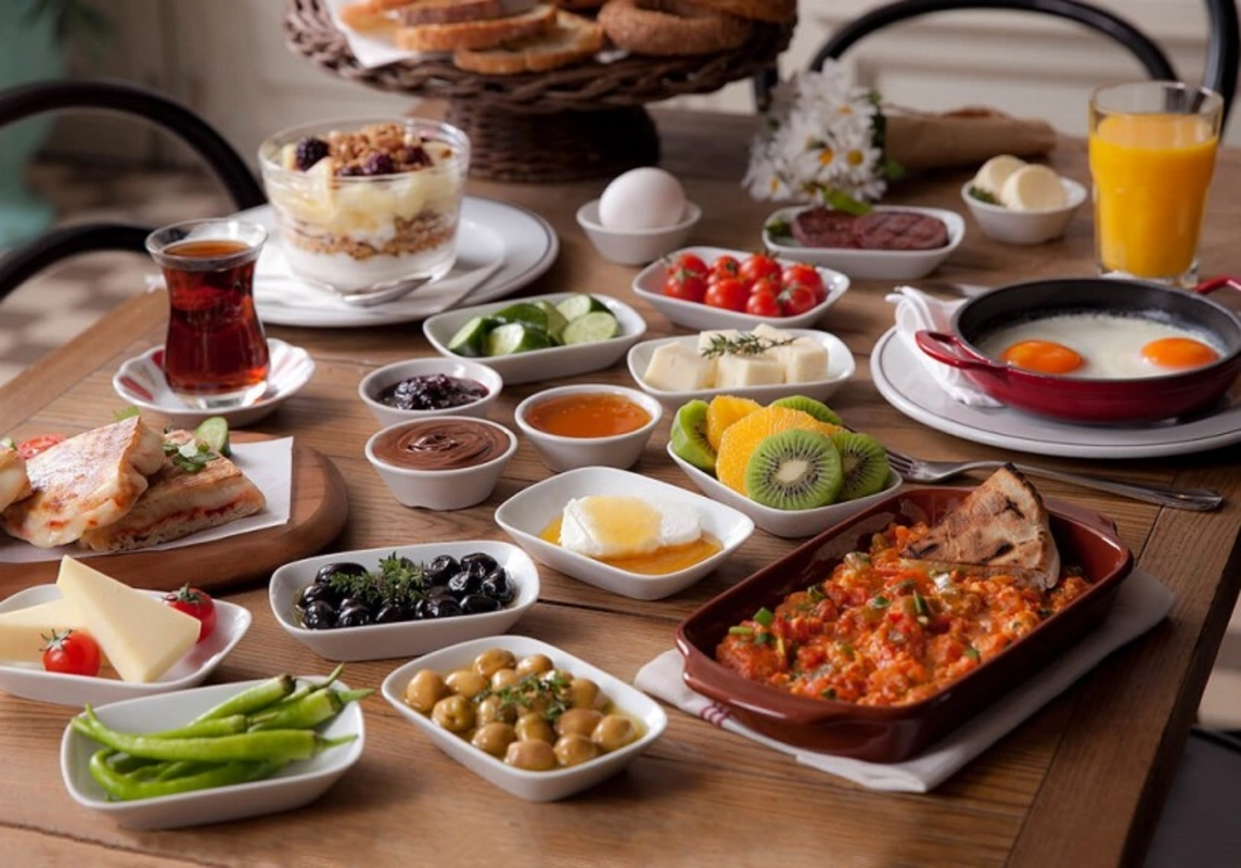 Səhər yeməyi inqilabı: Bakıda yeni həyat tərzi necə formalaşır? - ARAŞDIRMA