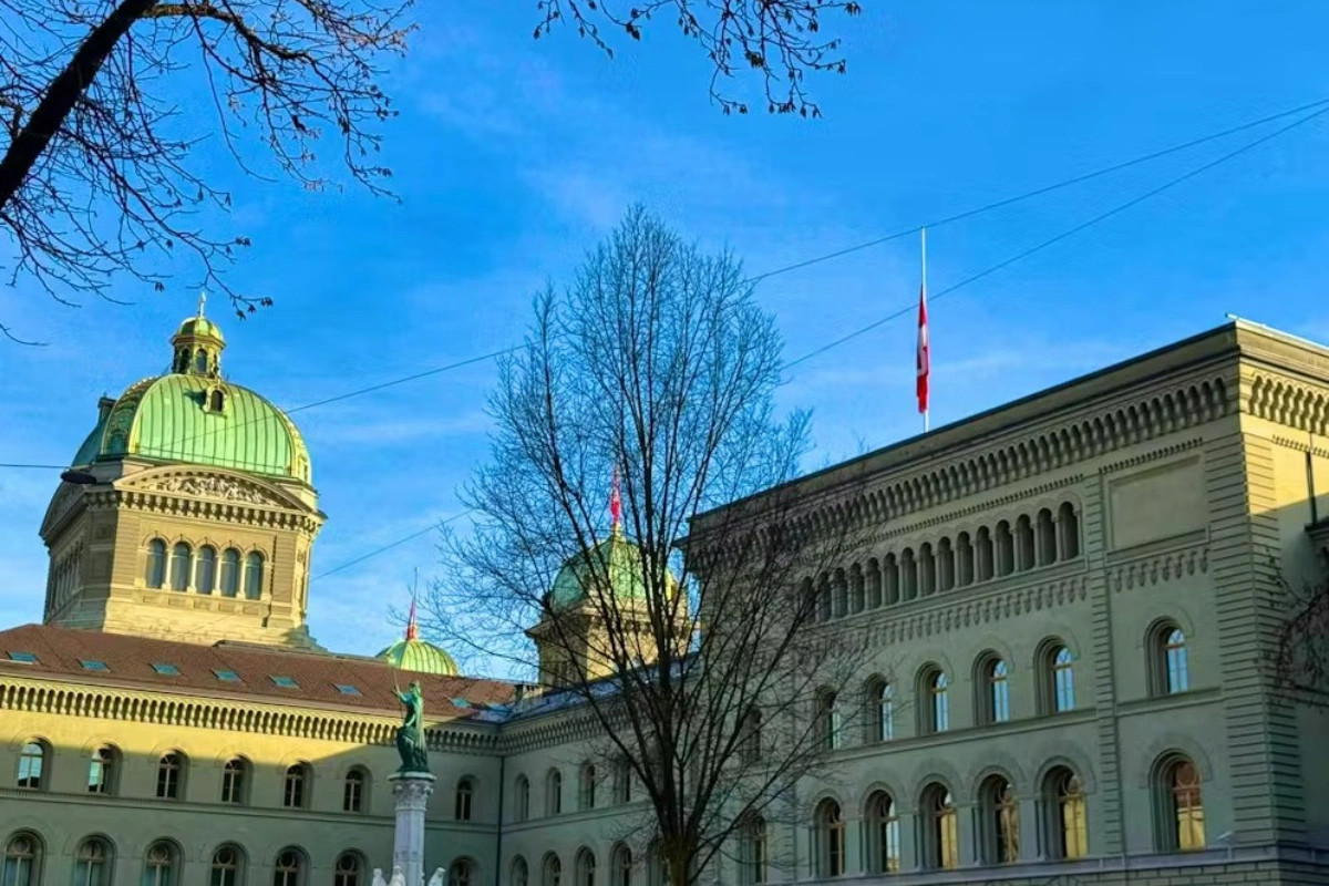 В Берне приспустили флаги в знак траура по жертвам трагедии в Кран-Монтане