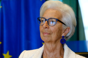 KİV: AMB rəhbərinin maaşı hesabatdakından 50 % çoxdur