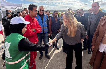 Анджелина Джоли навестила раненных палестинцев в «Рафах»