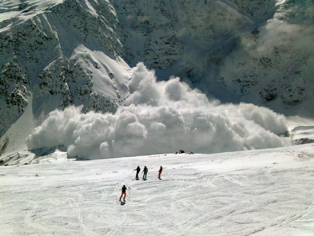 İtaliyada qar uçqunları iki nəfərin ölümünə səbəb oldu
