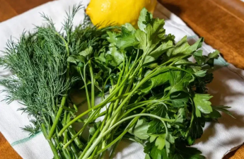 Təzyiqi salır, qanı duruldur: həkimlərin tövsiyə etdiyi sadə göyərti